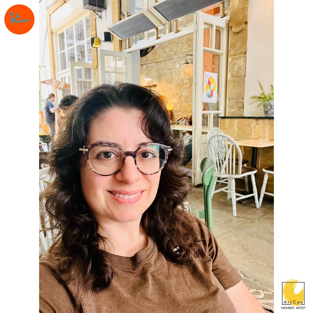 Kika pierides cafe selfie.